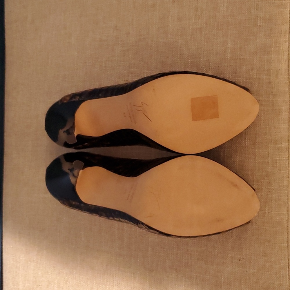Shoes - Picture 4 of 4